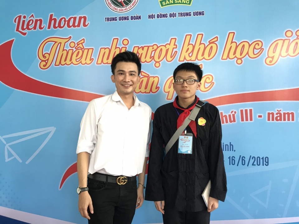 Cậu học trò dân tộc Nùng bị ung thư máu xem bệnh tật là một phần cuộc sống - 2 Cậu học trò dân tộc Nùng bị ung thư máu xem bệnh tật là một phần cuộc sống - 2