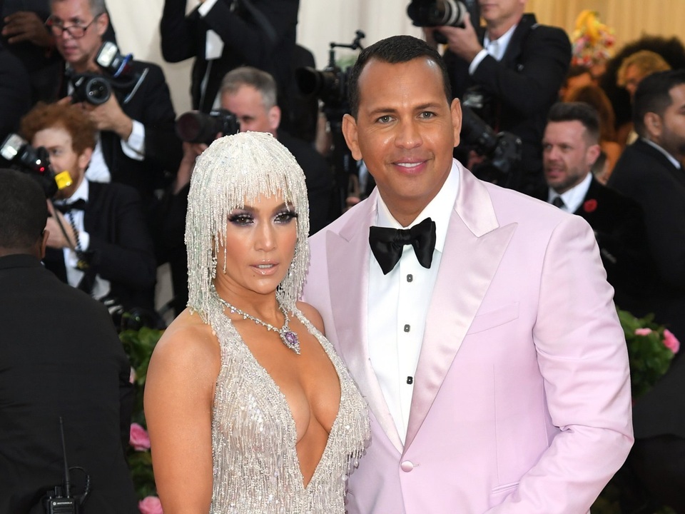 Chuẩn bị cưới chồng lần thứ 4, Jennifer Lopez nói hai lần cưới đầu... “không tính” - 1 Chuẩn bị cưới chồng lần thứ 4, Jennifer Lopez nói hai lần cưới đầu... “không tính” - 1