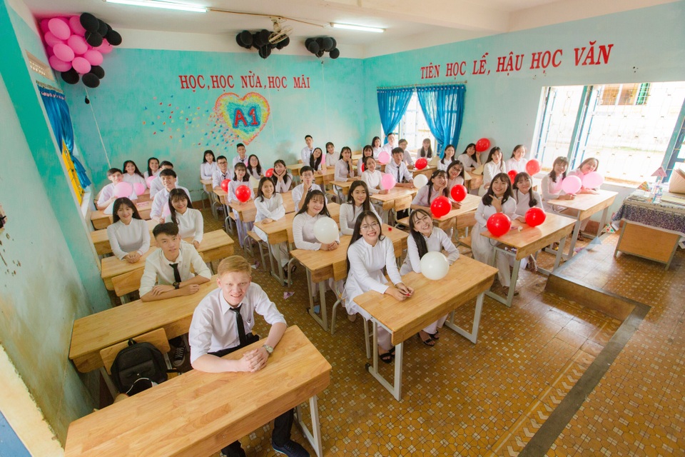 Lớp 12 ở Đắk Lắk toàn nam thanh nữ tú và nhiều tài lẻ - 17 Lớp 12 ở Đắk Lắk toàn nam thanh nữ tú và nhiều tài lẻ - 17
