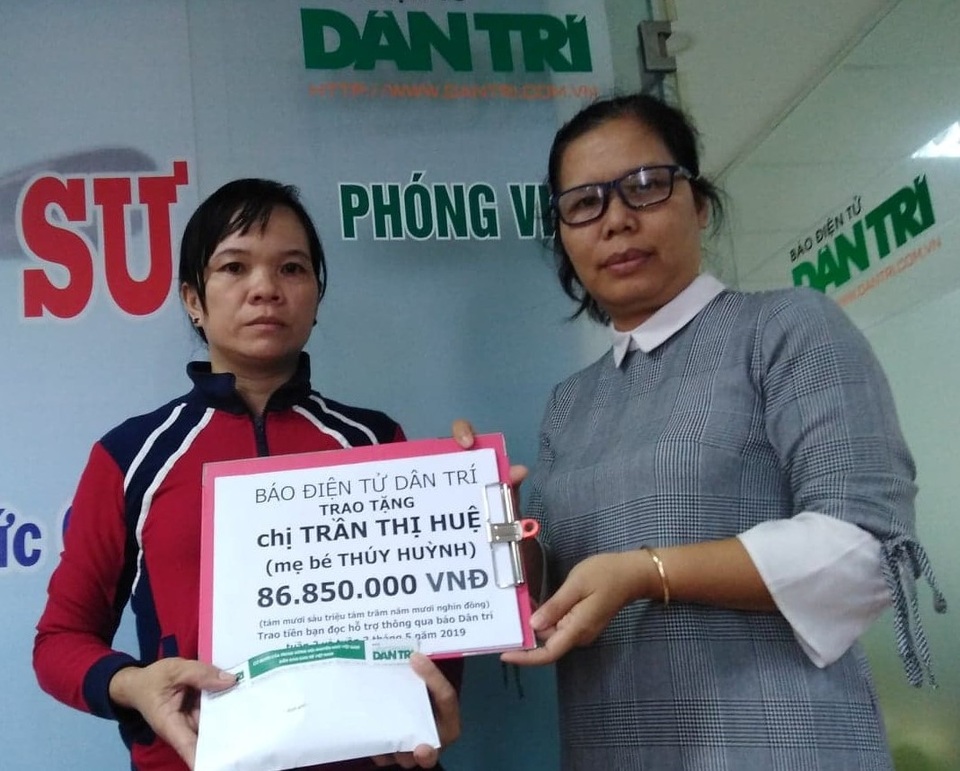Bạn đọc Dân trí giúp đỡ cô bé 16 tuổi bị ung thư xương hơn 86 triệu đồng - 1 Bạn đọc Dân trí giúp đỡ cô bé 16 tuổi bị ung thư xương hơn 86 triệu đồng - 1