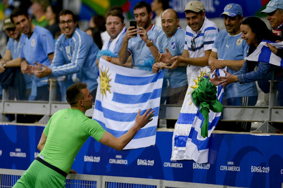 Suarez, Cavani lập công, Uruguay đại thắng 4-0 Ecuador - 7 Suarez, Cavani lập công, Uruguay đại thắng 4-0 Ecuador - 7