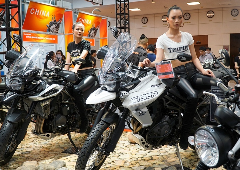 Ngắm những người mẫu xinh đẹp bên môtô “khủng” tại Vietnam AutoExpo 2019 - 6 Ngắm những người mẫu xinh đẹp bên môtô “khủng” tại Vietnam AutoExpo 2019 - 6