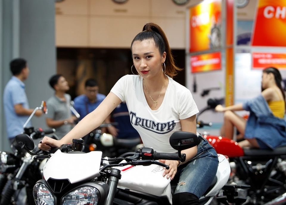 Ngắm những người mẫu xinh đẹp bên môtô “khủng” tại Vietnam AutoExpo 2019 - 7 Ngắm những người mẫu xinh đẹp bên môtô “khủng” tại Vietnam AutoExpo 2019 - 7