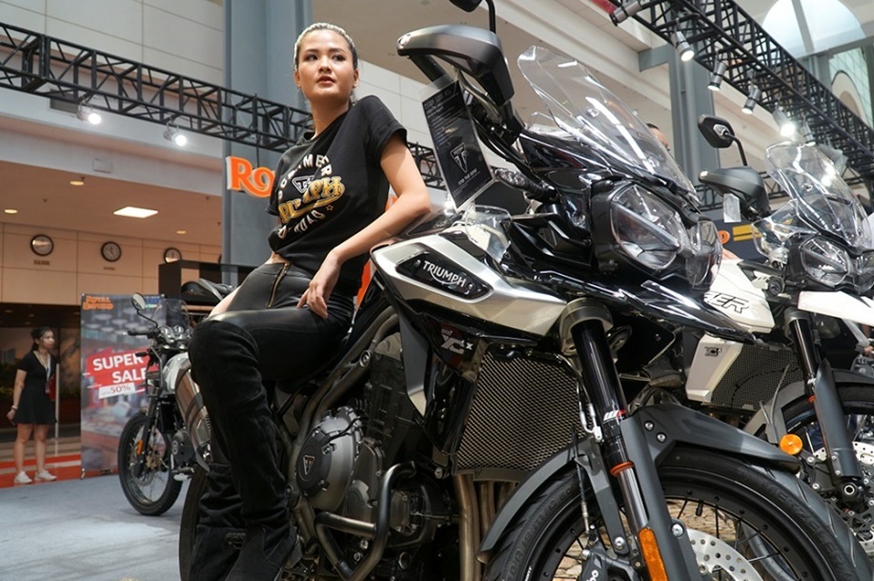 Ngắm những người mẫu xinh đẹp bên môtô “khủng” tại Vietnam AutoExpo 2019 - 8 Ngắm những người mẫu xinh đẹp bên môtô “khủng” tại Vietnam AutoExpo 2019 - 8