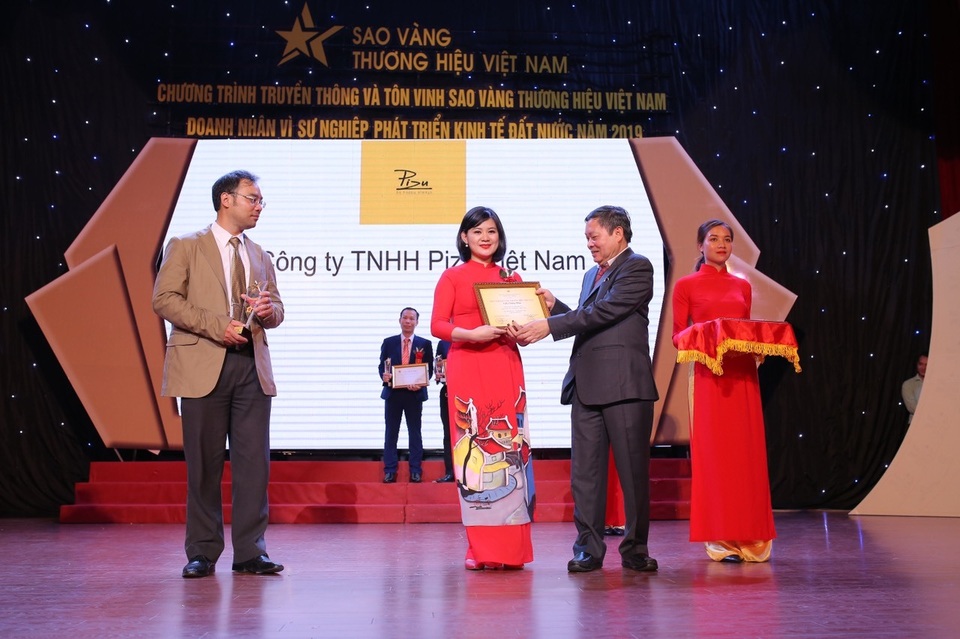 Công ty TNHH Pizu Việt Nam vinh dự nhận giải thưởng lớn của Hội chống hàng giả và bảo vệ thương hiệu Hà Nội - 4 Công ty TNHH Pizu Việt Nam vinh dự nhận giải thưởng lớn của Hội chống hàng giả và bảo vệ thương hiệu Hà Nội - 4