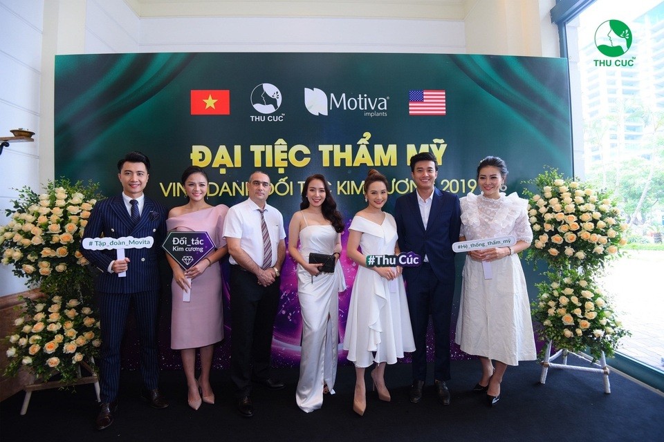 Dàn sao Về nhà đi con hội ngộ tại Đại tiệc thẩm mỹ vinh danh đối tác kim cương Thu Cúc - 1 Dàn sao Về nhà đi con hội ngộ tại Đại tiệc thẩm mỹ vinh danh đối tác kim cương Thu Cúc - 1