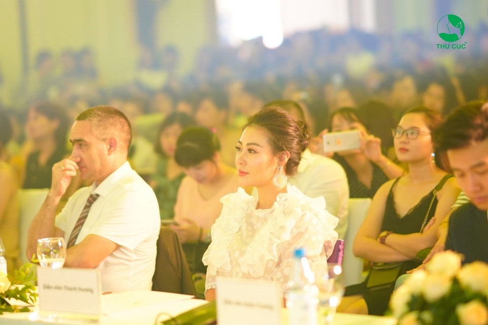 Dàn sao Về nhà đi con hội ngộ tại Đại tiệc thẩm mỹ vinh danh đối tác kim cương Thu Cúc - 2 Dàn sao Về nhà đi con hội ngộ tại Đại tiệc thẩm mỹ vinh danh đối tác kim cương Thu Cúc - 2