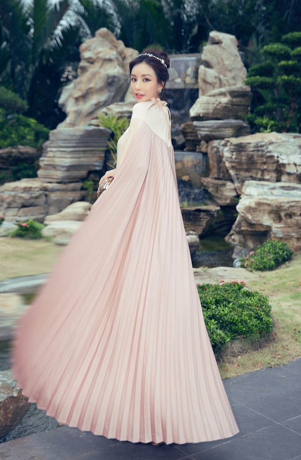 Hoa hậu Lam Cúc khoe vẻ đẹp nữ thần trong sự kiện thời trang - 1
