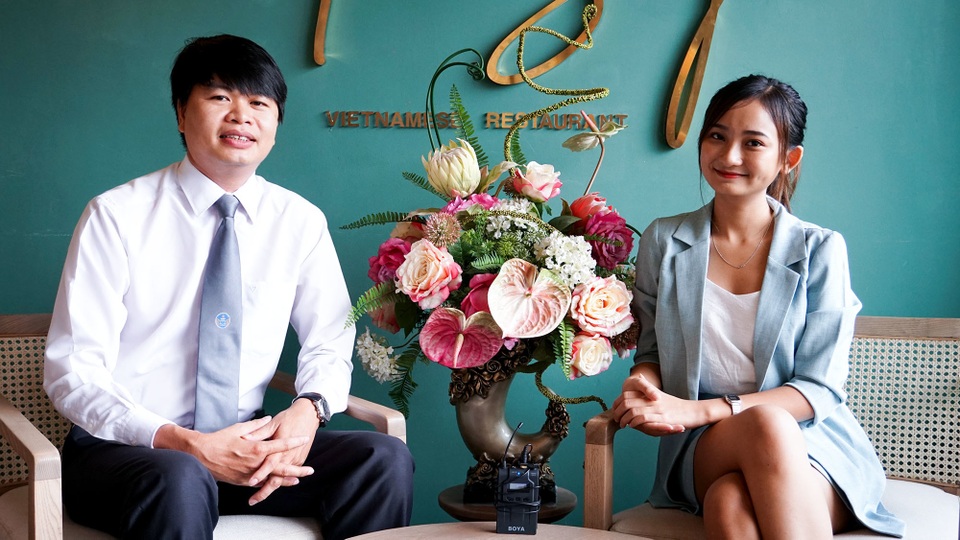 Nữ hành khách bị sàm sỡ trên xe khách Phương Trang, làm tới cùng sẽ có kết quả gì? Nữ hành khách bị sàm sỡ trên xe khách Phương Trang, làm tới cùng sẽ có kết quả gì?