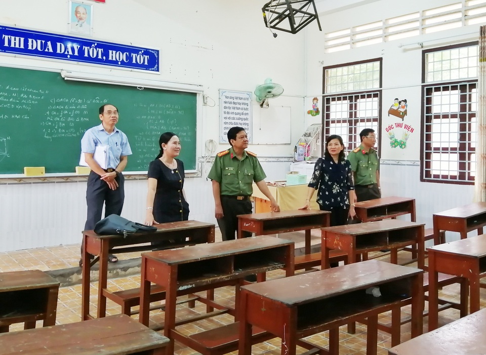 Chủ tịch Cà Mau lưu ý chọn người có năng lực, tinh thần trách nhiệm cao tham gia công tác thi - 1 Chủ tịch Cà Mau lưu ý chọn người có năng lực, tinh thần trách nhiệm cao tham gia công tác thi - 1
