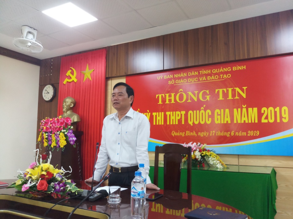 Quảng Bình: Đề nghị kỷ luật 2 giáo viên ký nhầm trên giấy thi khiến 24 thí sinh phải làm lại bài - 1 Quảng Bình: Đề nghị kỷ luật 2 giáo viên ký nhầm trên giấy thi khiến 24 thí sinh phải làm lại bài - 1
