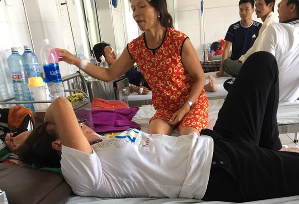 Côn đồ hành hung phụ nữ Côn đồ hành hung phụ nữ