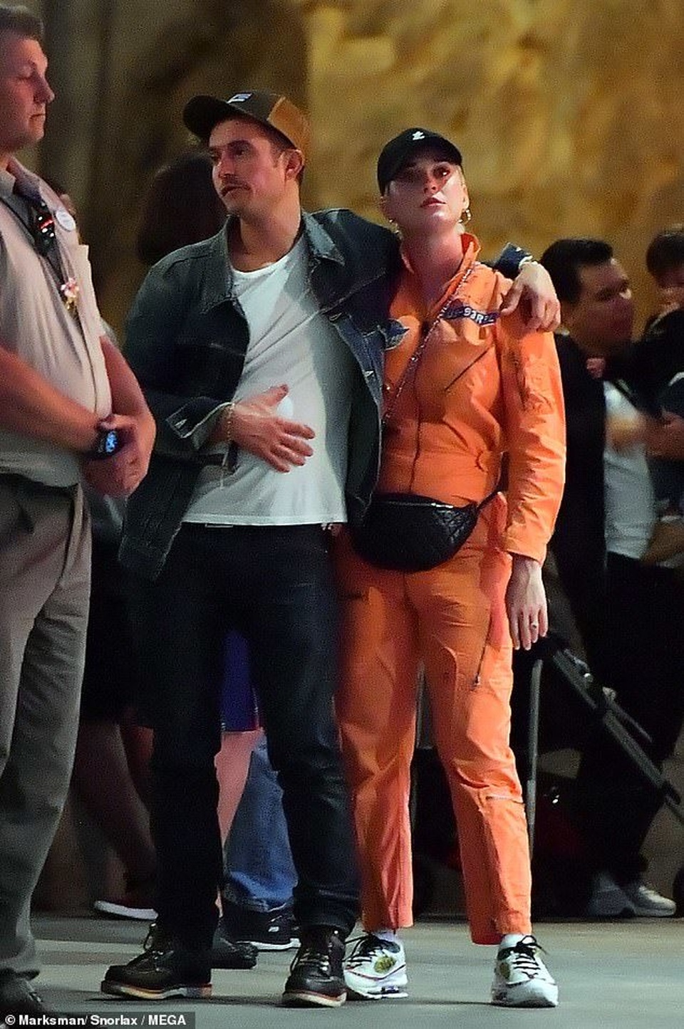 Katy Perry tình tứ hôn Orlando Bloom - 6 Katy Perry tình tứ hôn Orlando Bloom - 6
