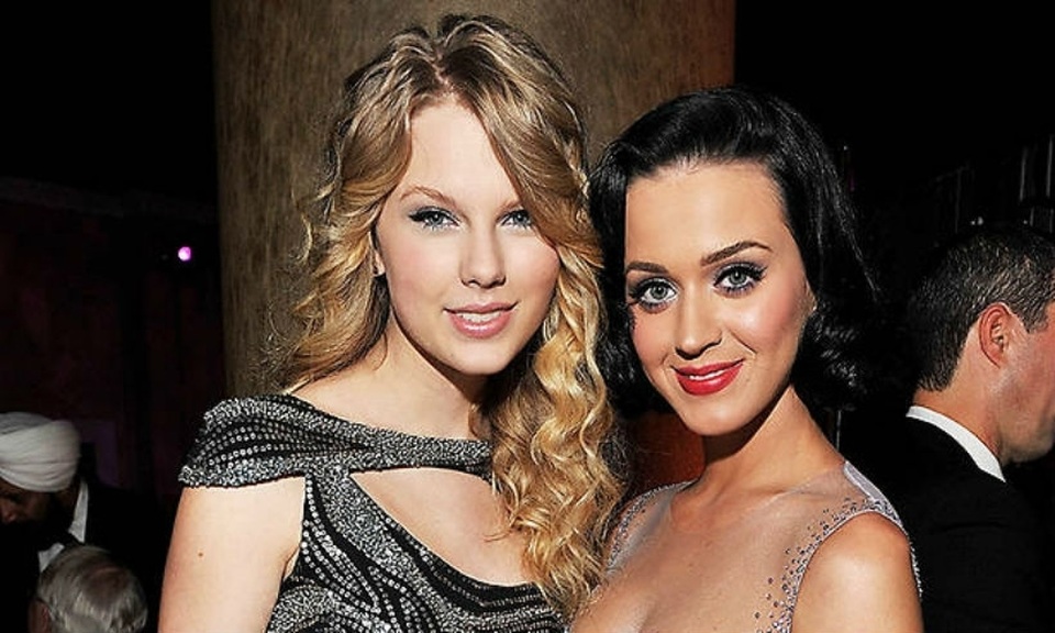 Katy Perry tình tứ hôn Orlando Bloom - 7 Katy Perry tình tứ hôn Orlando Bloom - 7