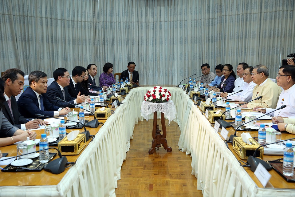 Phó Thủ tướng Vương Đình Huệ gặp Bộ trưởng Kế hoạch và Tài chính Myanmar - 2 Phó Thủ tướng Vương Đình Huệ gặp Bộ trưởng Kế hoạch và Tài chính Myanmar - 2