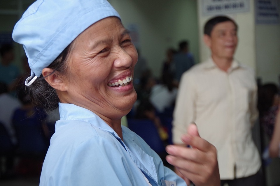 Bệnh nhân ung thư điều trị tại viện K3 Tân Triều tha hồ uống nước tinh khiết tại vòi - 8 Bệnh nhân ung thư điều trị tại viện K3 Tân Triều tha hồ uống nước tinh khiết tại vòi - 8