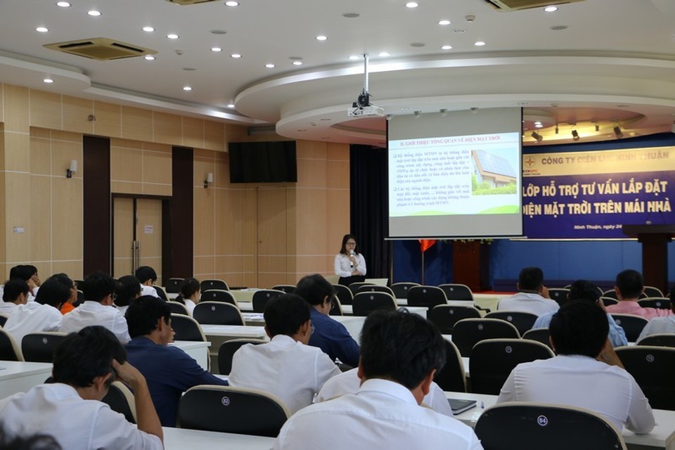 Làm điện áp mái, bán điện cho EVN: Người dân vẫn chưa hứng thú? - 3 Làm điện áp mái, bán điện cho EVN: Người dân vẫn chưa hứng thú? - 3