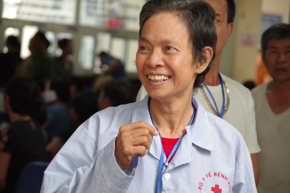 Bệnh nhân ung thư điều trị tại viện K3 Tân Triều tha hồ uống nước tinh khiết tại vòi - 9 Bệnh nhân ung thư điều trị tại viện K3 Tân Triều tha hồ uống nước tinh khiết tại vòi - 9