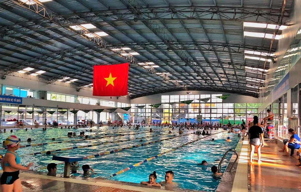 Hà Nội: Bơi tiền triệu, bơi bình dân, chỗ nào cũng kín - 1 Hà Nội: Bơi tiền triệu, bơi bình dân, chỗ nào cũng kín - 1