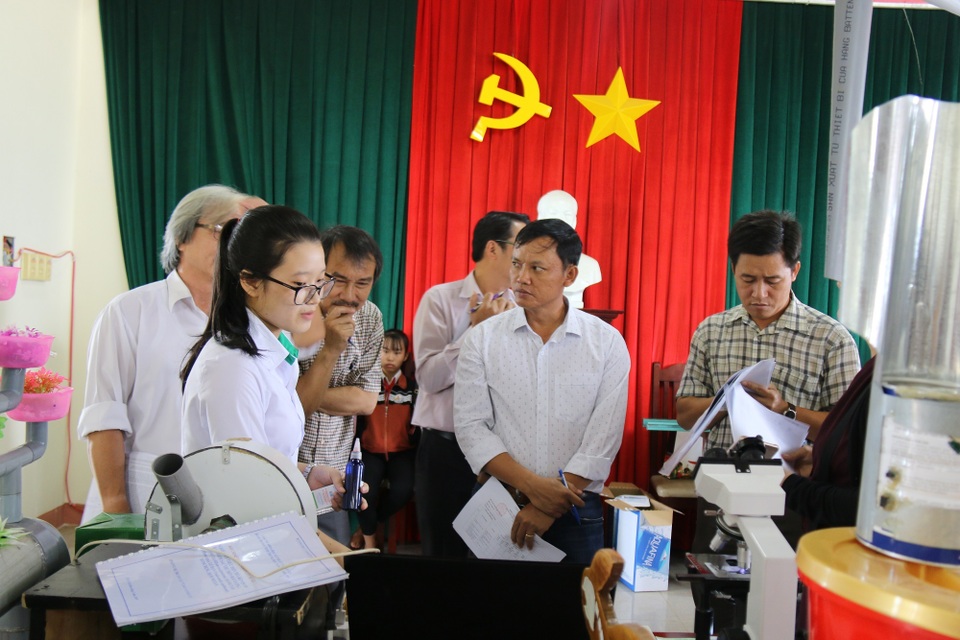 Học sinh vùng cao vượt hàng trăm km mang đề tài khoa học đi thi - 4