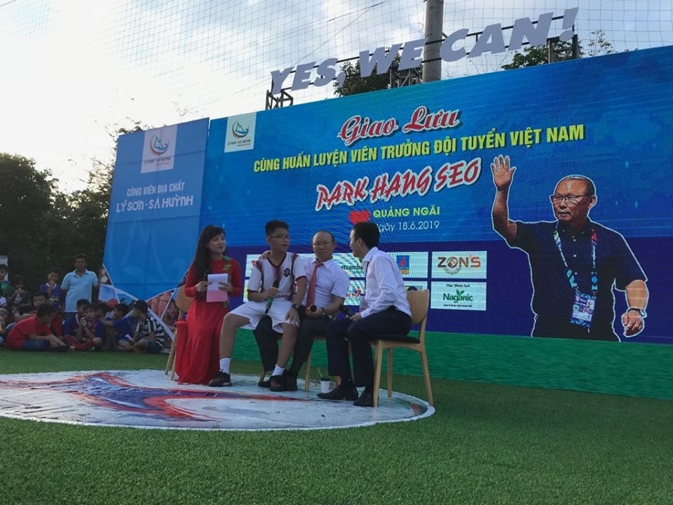 Huấn luyện viên Park Hang-seo giao lưu với người hâm mộ Quảng Ngãi - 5 Huấn luyện viên Park Hang-seo giao lưu với người hâm mộ Quảng Ngãi - 5