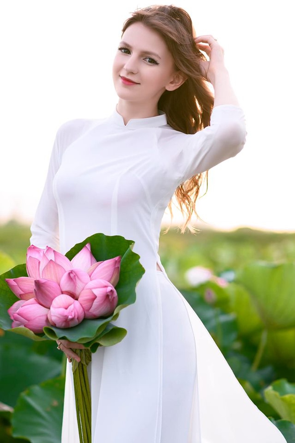 Hot girl DJ mặt xinh như búp bê chụp ảnh với sen, đời thường đẹp hết nấc - 2 Hot girl DJ mặt xinh như búp bê chụp ảnh với sen, đời thường đẹp hết nấc - 2
