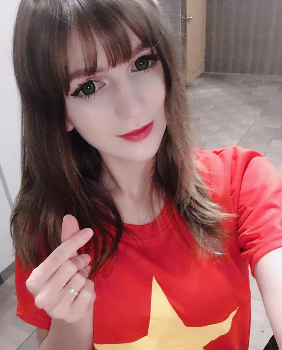 Hot girl DJ mặt xinh như búp bê chụp ảnh với sen, đời thường đẹp hết nấc - 4 Hot girl DJ mặt xinh như búp bê chụp ảnh với sen, đời thường đẹp hết nấc - 4