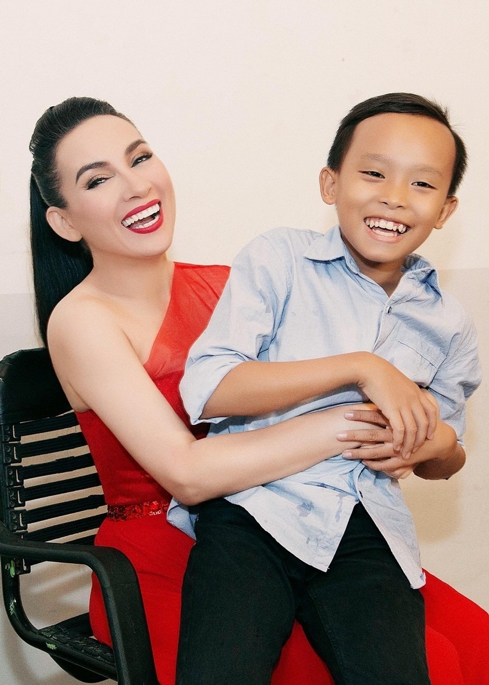 Cậu bé nghèo Hồ Văn Cường sau 3 năm đăng quang Vietnam Idol Kids - 4 Cậu bé nghèo Hồ Văn Cường sau 3 năm đăng quang Vietnam Idol Kids - 4