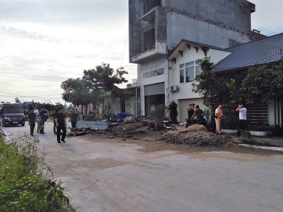 2 nhóm côn đồ truy sát, nổ súng thị uy nhau trên phố - 2 2 nhóm côn đồ truy sát, nổ súng thị uy nhau trên phố - 2