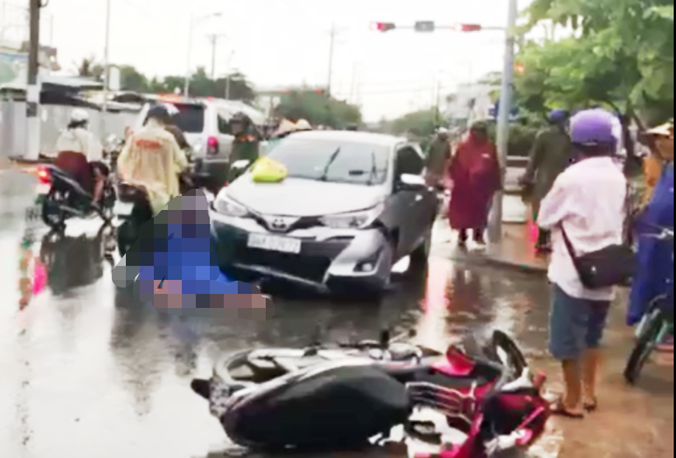Ô tô tông 2 xe máy: Tài xế ô tô có nồng độ cồn vượt quy định - 1 Ô tô tông 2 xe máy: Tài xế ô tô có nồng độ cồn vượt quy định - 1