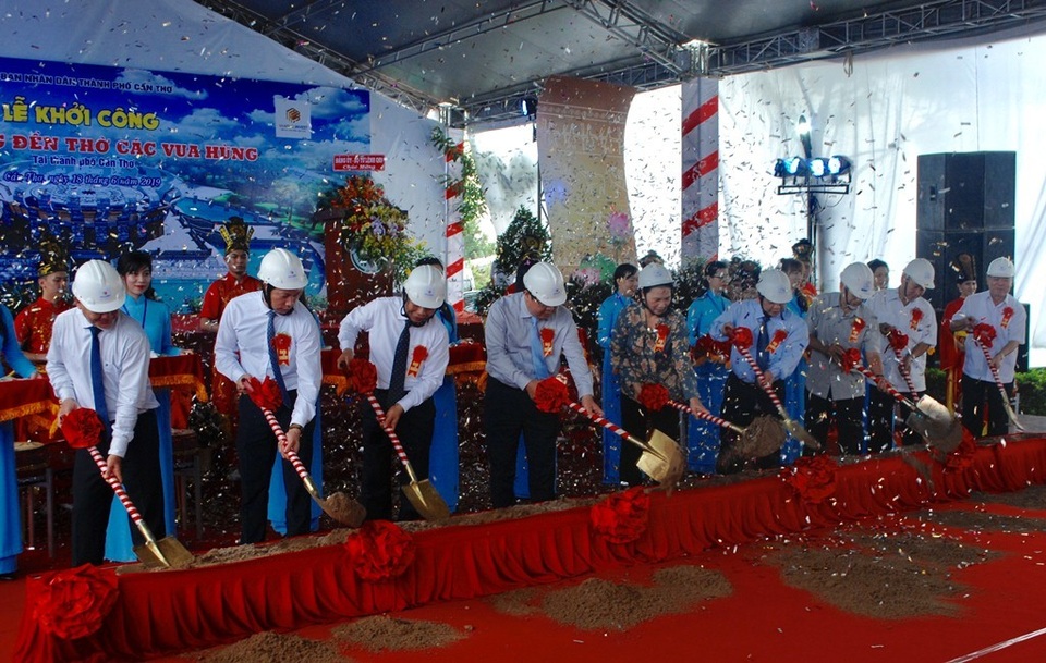 Chủ tịch QH Nguyễn Thị Kim Ngân dự lễ khởi công đền thờ các Vua Hùng tại Cần Thơ - 2 Chủ tịch QH Nguyễn Thị Kim Ngân dự lễ khởi công đền thờ các Vua Hùng tại Cần Thơ - 2