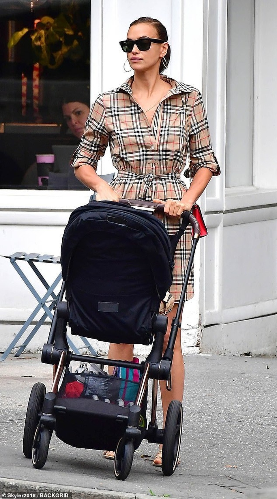 Hậu chia tay Bradley Cooper, Irina Shayk sống vui vẻ và hạnh phúc - 3 Hậu chia tay Bradley Cooper, Irina Shayk sống vui vẻ và hạnh phúc - 3