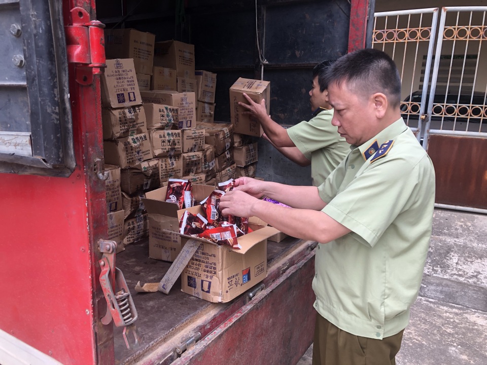 Thu giữ 8 ngàn que kem TQ, lộ những đường dây nhập kem giá siêu rẻ - 1 Thu giữ 8 ngàn que kem TQ, lộ những đường dây nhập kem giá siêu rẻ - 1