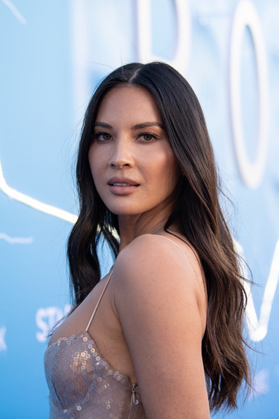 Olivia Munn lấp ló vòng một trắng mịn - 6 Olivia Munn lấp ló vòng một trắng mịn - 6