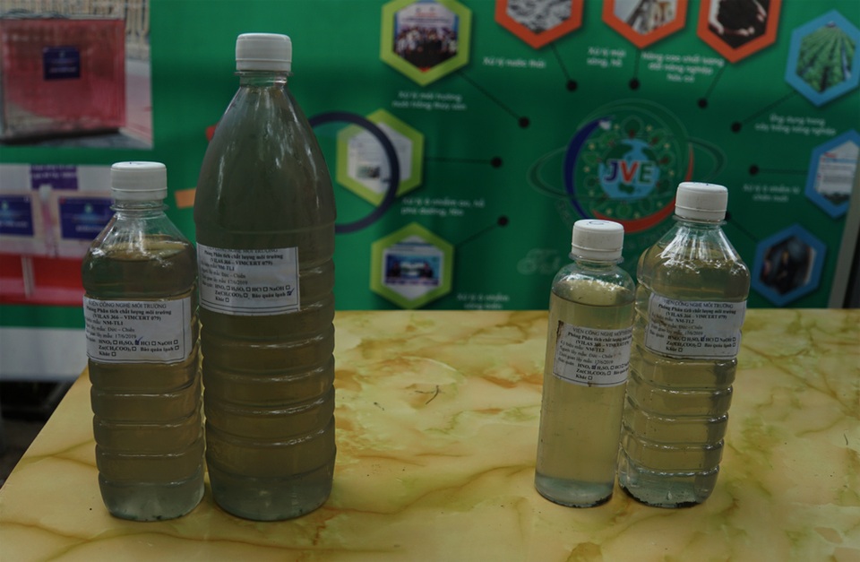 Xem màn trình diễn biến bùn thành CO2 và nước trên sông Tô Lịch - 21 Xem màn trình diễn biến bùn thành CO2 và nước trên sông Tô Lịch - 21
