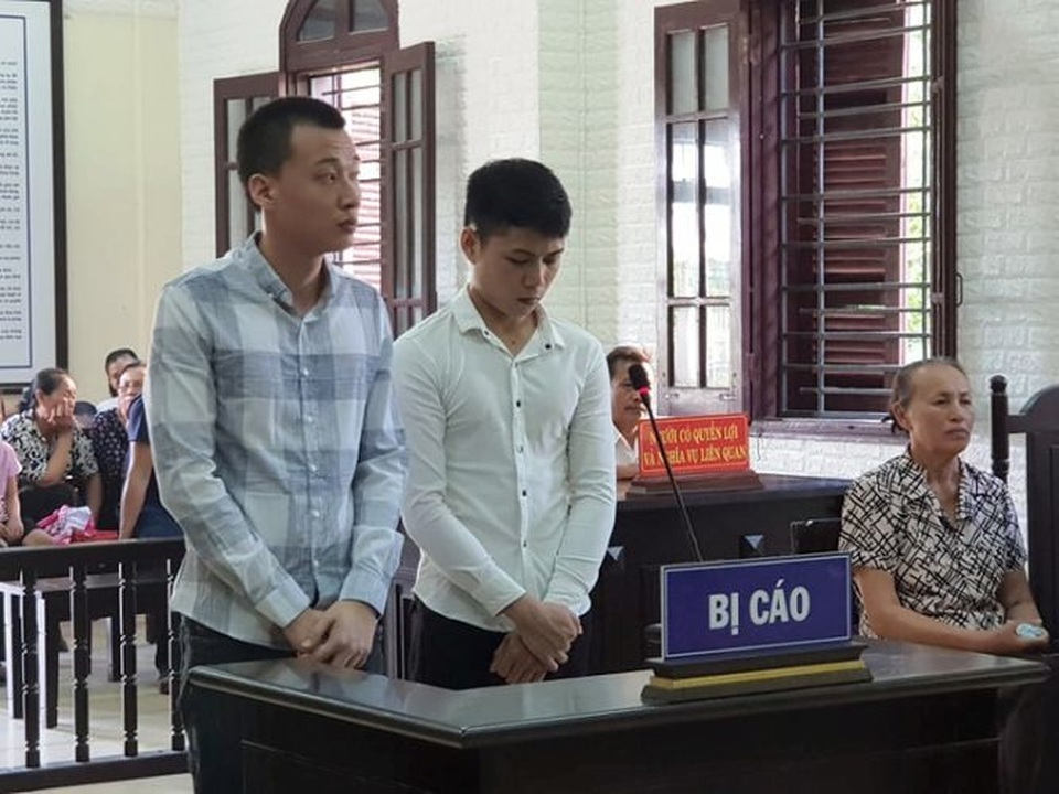 Dùng dao đâm chết tài xế vì cho rằng bị thu tiền vé xe cao - 1 Dùng dao đâm chết tài xế vì cho rằng bị thu tiền vé xe cao - 1