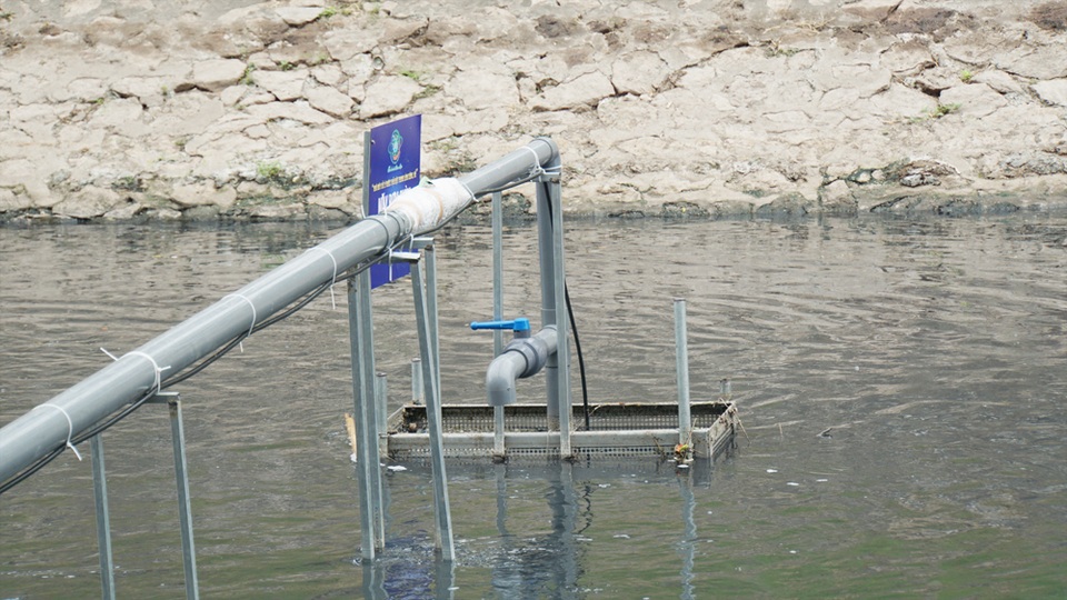 Xem màn trình diễn biến bùn thành CO2 và nước trên sông Tô Lịch - 11 Xem màn trình diễn biến bùn thành CO2 và nước trên sông Tô Lịch - 11