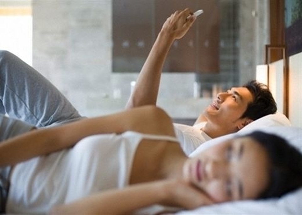 Phát điên vì chiếc điện thoại bí ẩn của chồng - 1 Phát điên vì chiếc điện thoại bí ẩn của chồng - 1