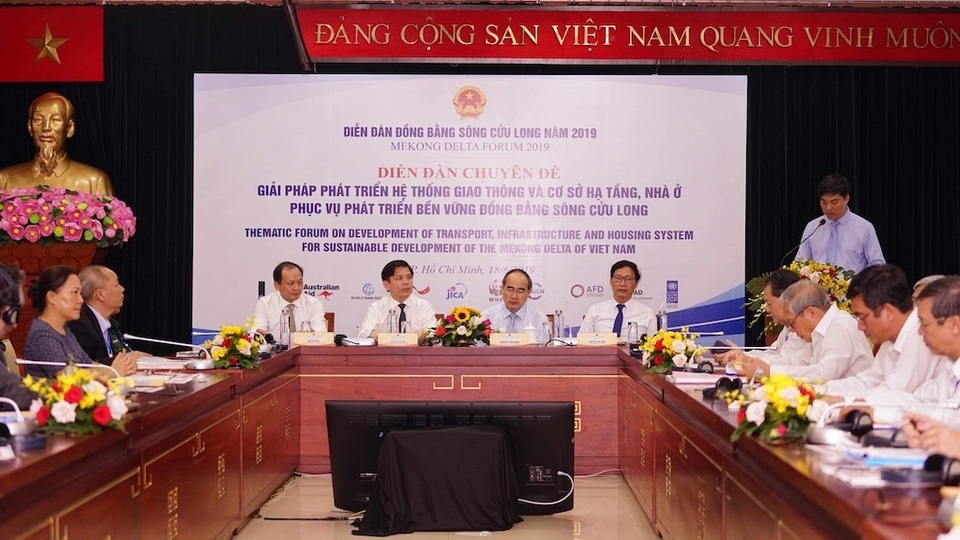 Bộ trưởng GTVT: Đầu tư hạ tầng là điểm nghẽn của 2 vùng kinh tế trọng điểm - 1 Bộ trưởng GTVT: Đầu tư hạ tầng là điểm nghẽn của 2 vùng kinh tế trọng điểm - 1