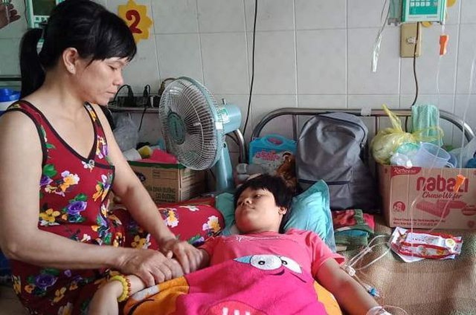 Bạn đọc Dân trí giúp đỡ cô bé 16 tuổi bị ung thư xương hơn 86 triệu đồng - 2 Bạn đọc Dân trí giúp đỡ cô bé 16 tuổi bị ung thư xương hơn 86 triệu đồng - 2