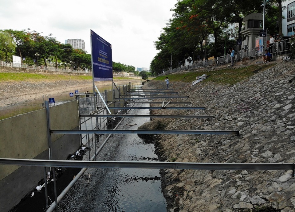 Xem màn trình diễn biến bùn thành CO2 và nước trên sông Tô Lịch - 6 Xem màn trình diễn biến bùn thành CO2 và nước trên sông Tô Lịch - 6
