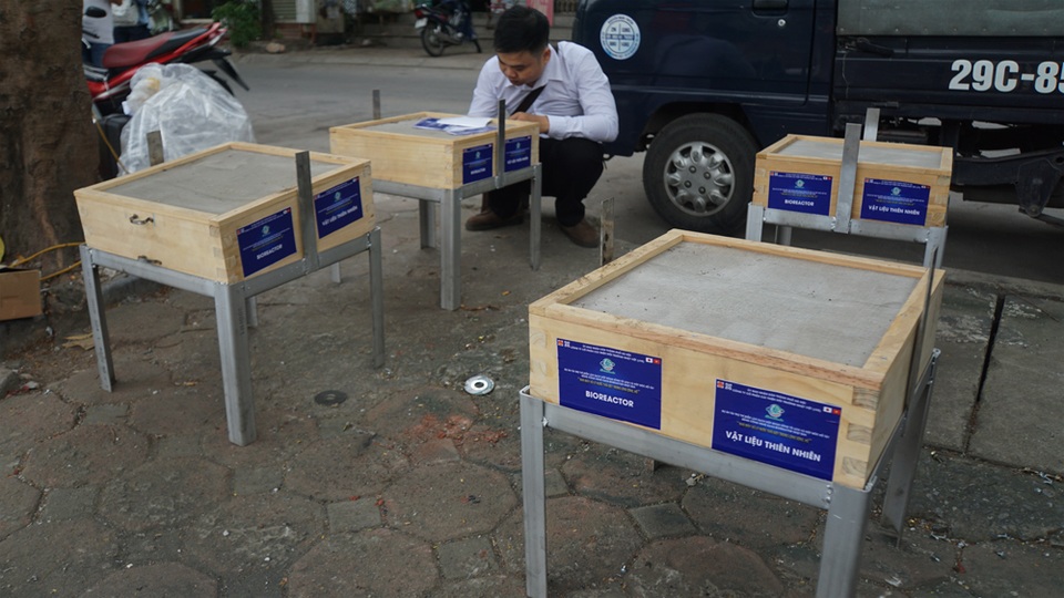 Xem màn trình diễn biến bùn thành CO2 và nước trên sông Tô Lịch - 8 Xem màn trình diễn biến bùn thành CO2 và nước trên sông Tô Lịch - 8