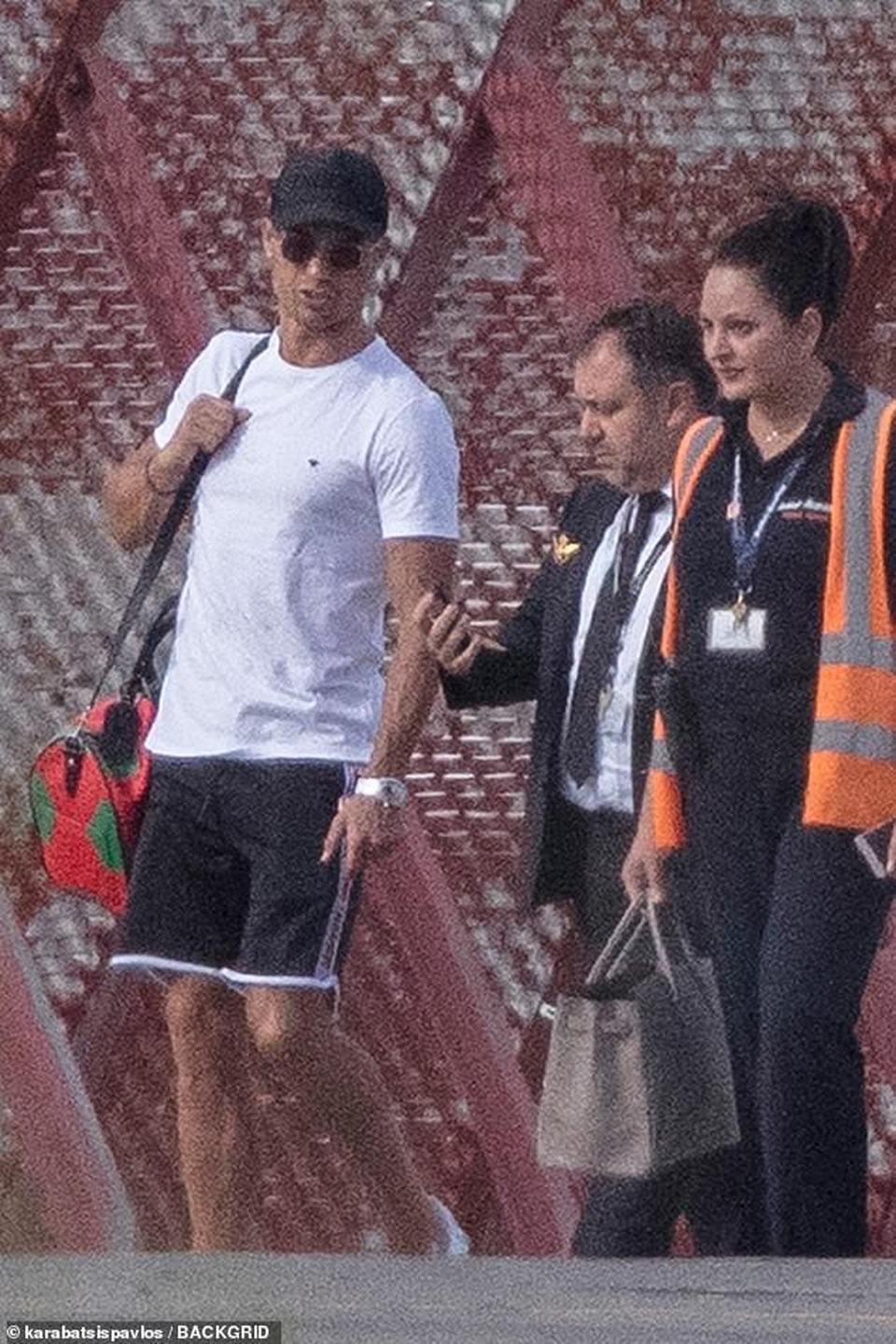 Ronaldo và bạn gái trở về sau kỳ nghỉ tại Hi Lạp - 1 Ronaldo và bạn gái trở về sau kỳ nghỉ tại Hi Lạp - 1