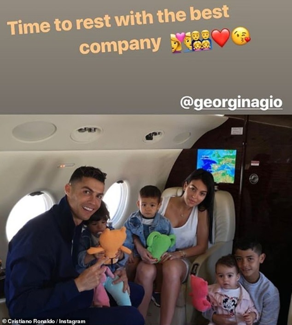 Ronaldo và bạn gái trở về sau kỳ nghỉ tại Hi Lạp - 4 Ronaldo và bạn gái trở về sau kỳ nghỉ tại Hi Lạp - 4