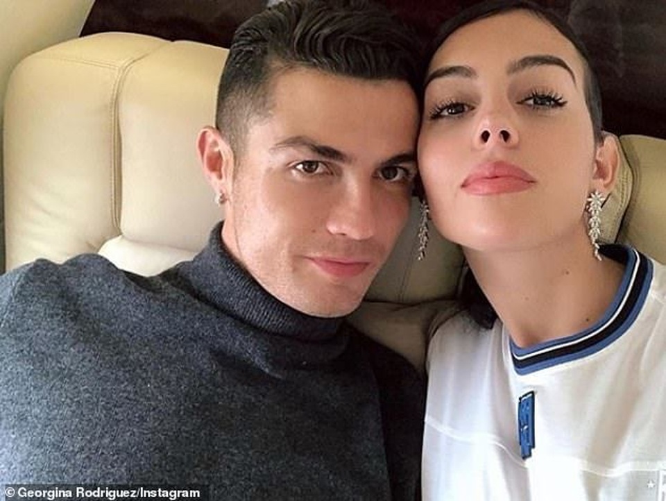 Ronaldo và bạn gái trở về sau kỳ nghỉ tại Hi Lạp - 5 Ronaldo và bạn gái trở về sau kỳ nghỉ tại Hi Lạp - 5