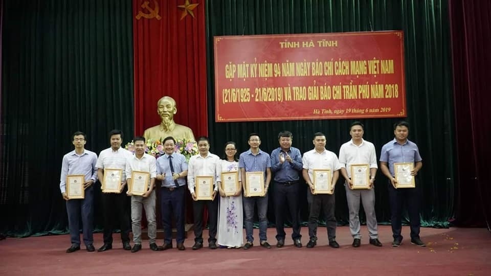 Phóng viên báo Dân trí đoạt giải B giải báo chí Trần Phú - 1 Phóng viên báo Dân trí đoạt giải B giải báo chí Trần Phú - 1