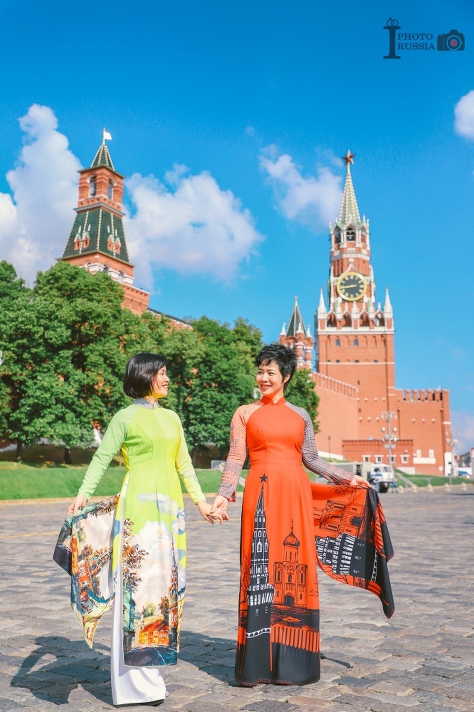 Rạng rỡ áo dài Việt trước cung điện Kremlin - 9 Rạng rỡ áo dài Việt trước cung điện Kremlin - 9