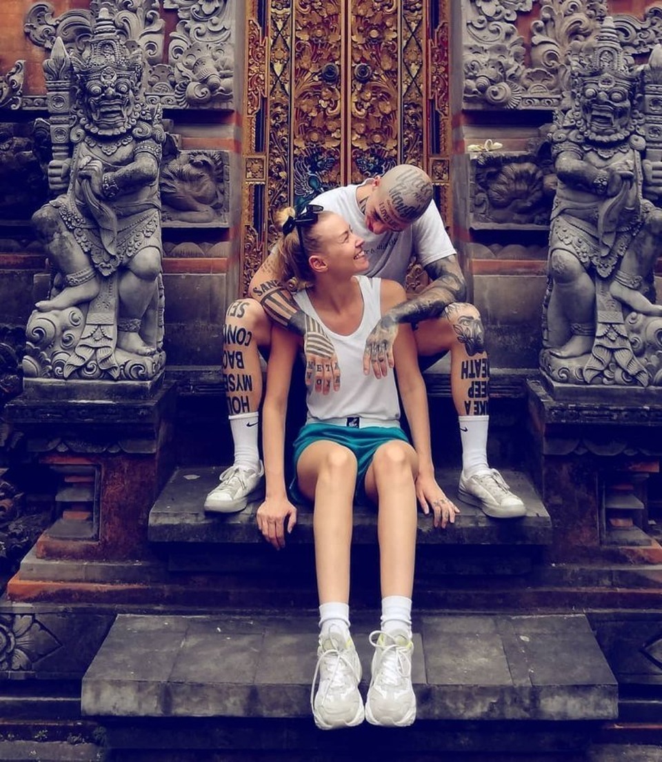 Dư luận chỉ trích cặp đôi chuyên ăn xin để du lịch “sang chảnh” - 2 Dư luận chỉ trích cặp đôi chuyên ăn xin để du lịch “sang chảnh” - 2