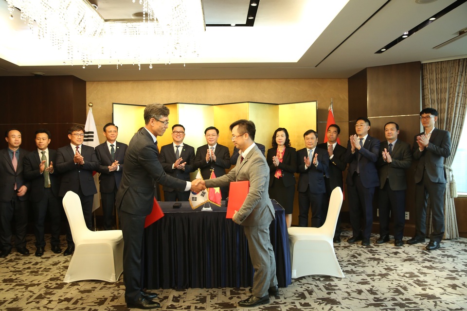 Phó Thủ tướng Vương Đình Huệ: DN Hàn Quốc nên chọn Việt Nam làm “cứ điểm chính về đầu tư - 3 Phó Thủ tướng Vương Đình Huệ: DN Hàn Quốc nên chọn Việt Nam làm “cứ điểm chính về đầu tư - 3