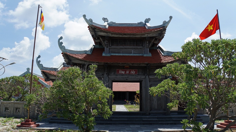 Chuyện những người bắt bệnh ông trời ở quần đảo Trường Sa - 15 Chuyện những người bắt bệnh ông trời ở quần đảo Trường Sa - 15